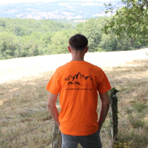 T-shirt un pied/un rapproché