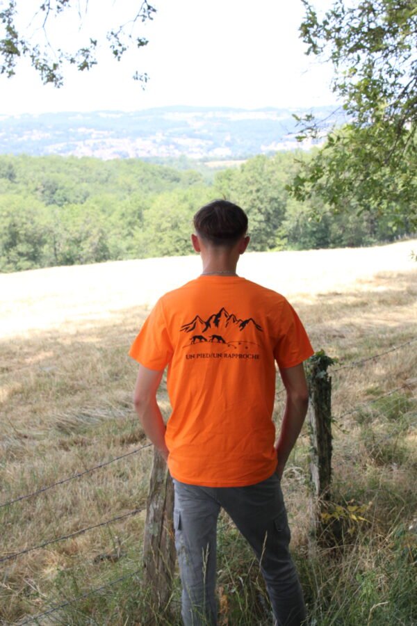 T-shirt un pied/un rapproché