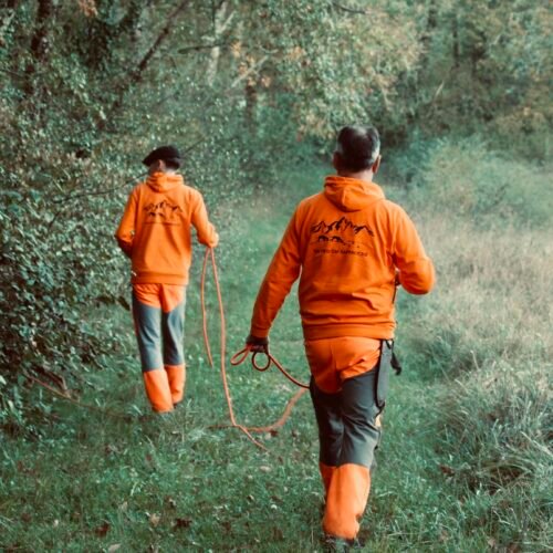 sweat a capuche un pied/un rapprocher